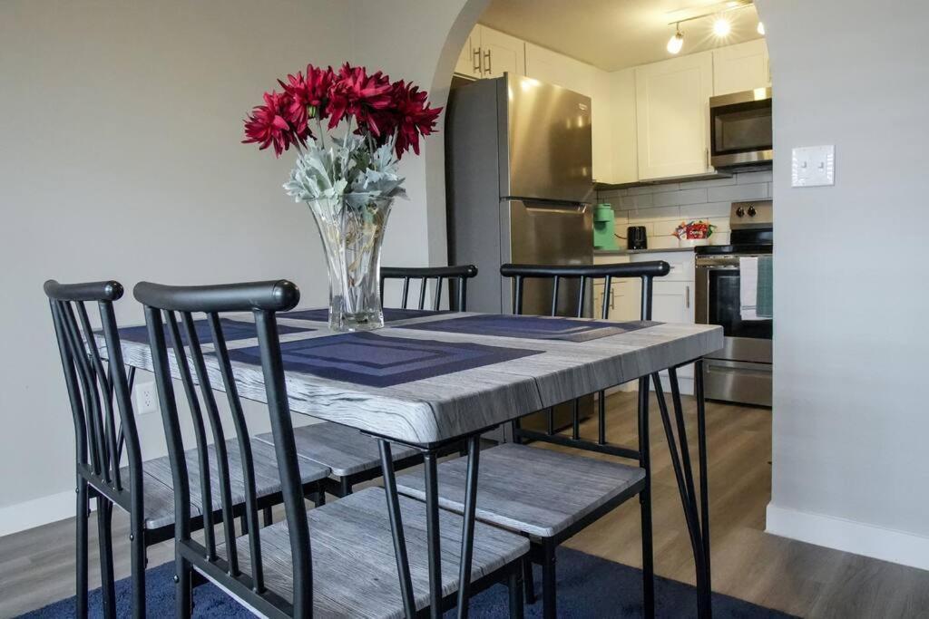 2 Bedroom Minutes From Las Vegas Strip And Airport Bagian luar foto