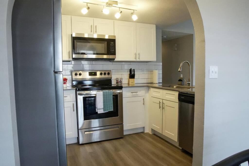 2 Bedroom Minutes From Las Vegas Strip And Airport Bagian luar foto